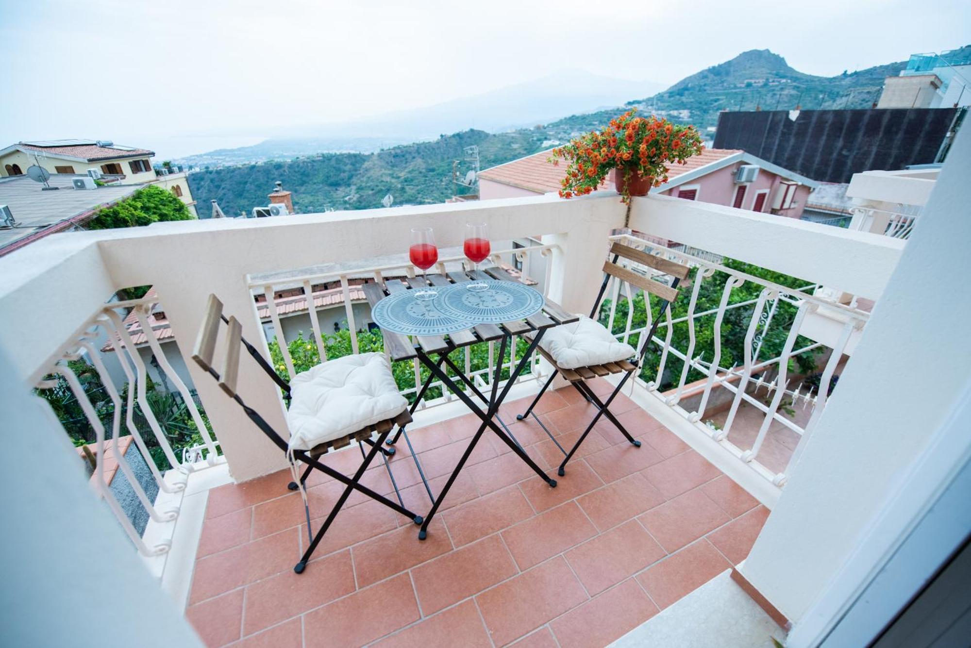 טאורמינה Villa Clara Suites מראה חיצוני תמונה